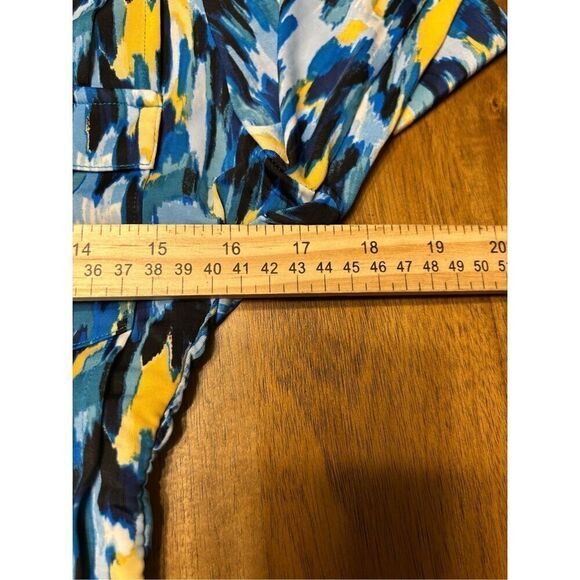 Ava & Grace women's Abstract blouse Tab Sleeves Size Small - Picture 7 of 8